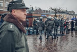 Milicja i ZOMO pałowały manifestantów. Rekonstrukcja historyczna na pl. Kościuszki